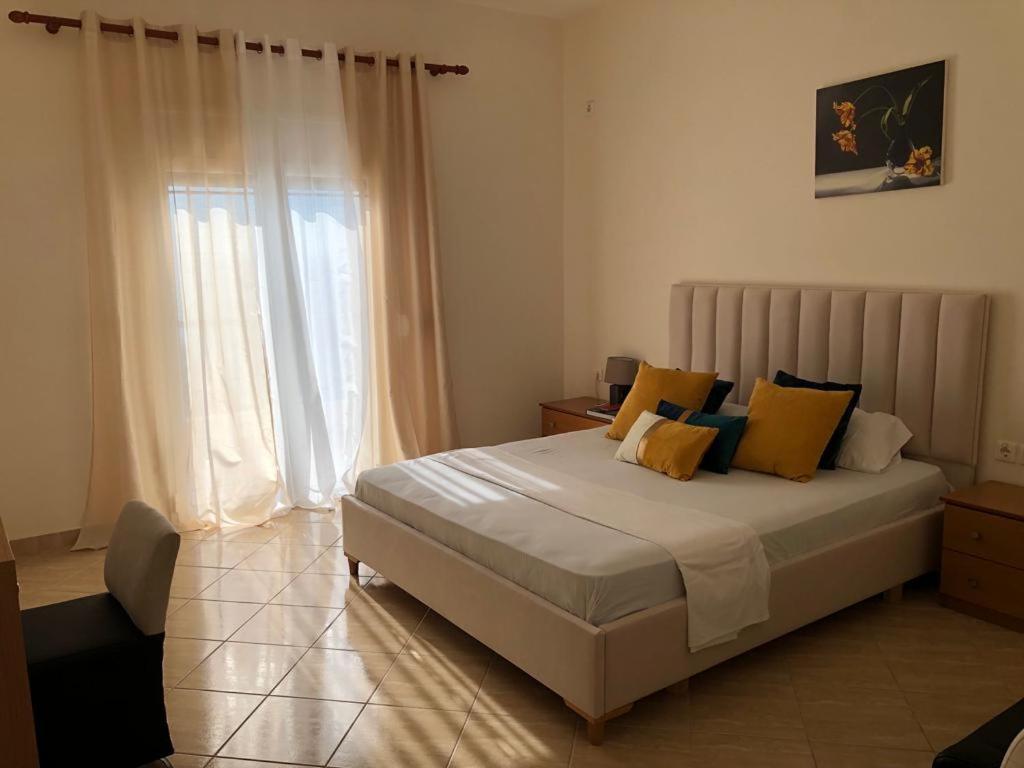 Apartment Theona *