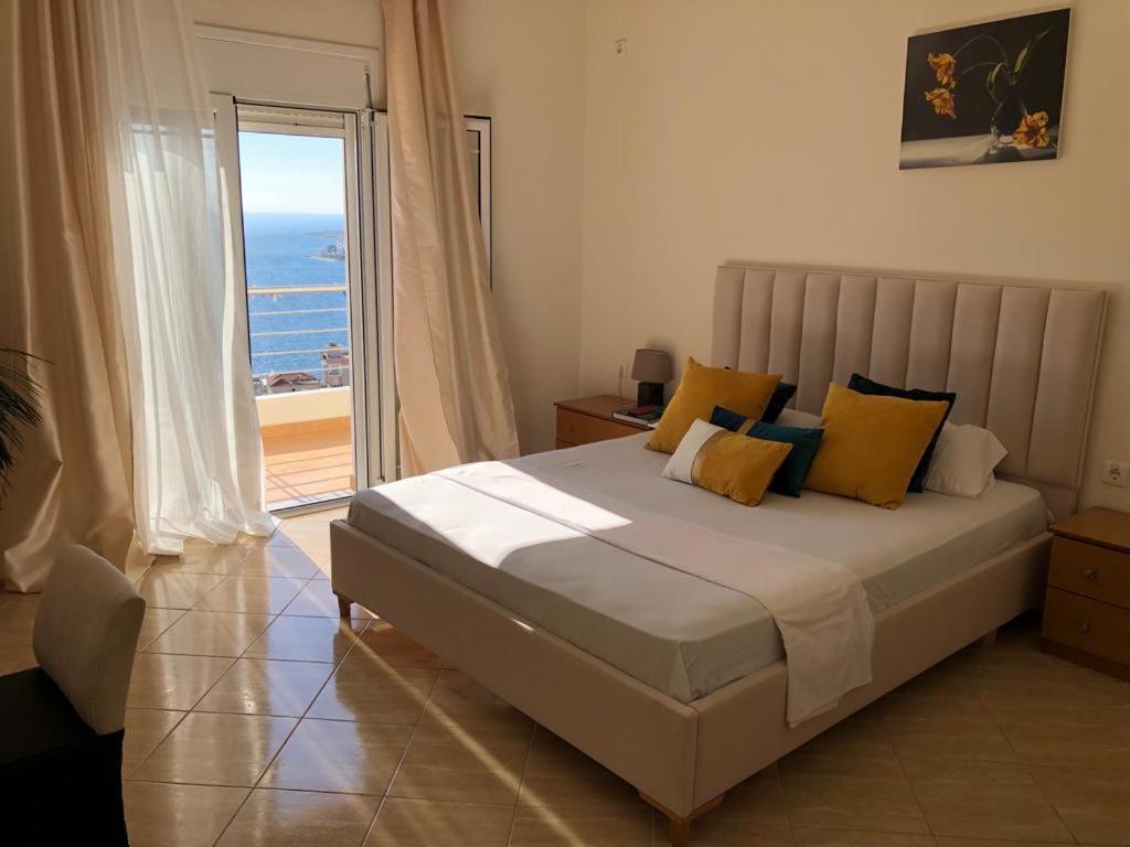 Theona Apartment