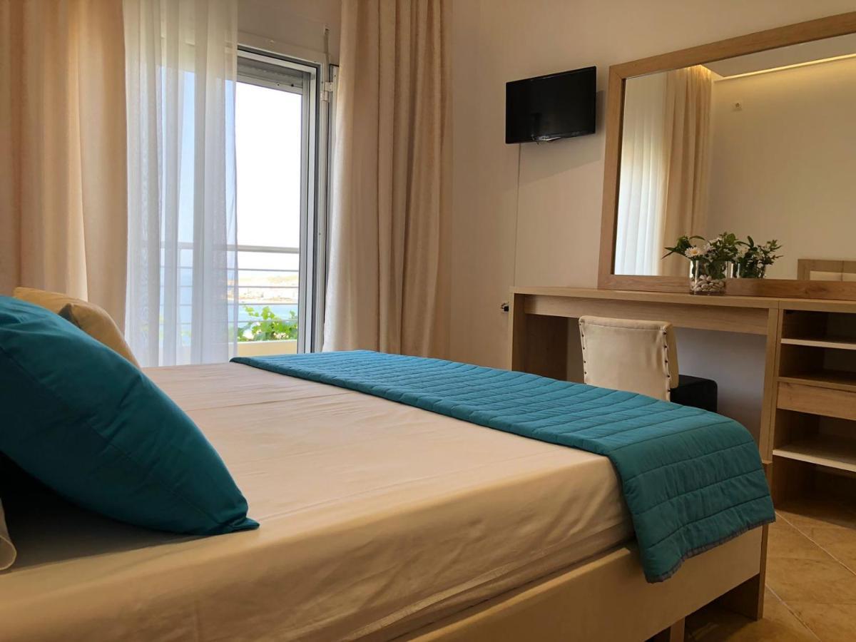 Theona Apartment